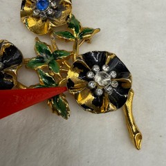 Vintage Pot Metal Enamel Rhinestone Flower Brooch Gold Tone READ