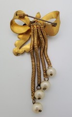 Vintage 1940s Stunning Long Drop Pearl Brooch
