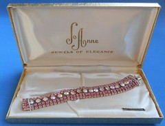Vintage Joanne Jewels of Elegance Bracelet Man Made Gems Gold plated 6 1/2″