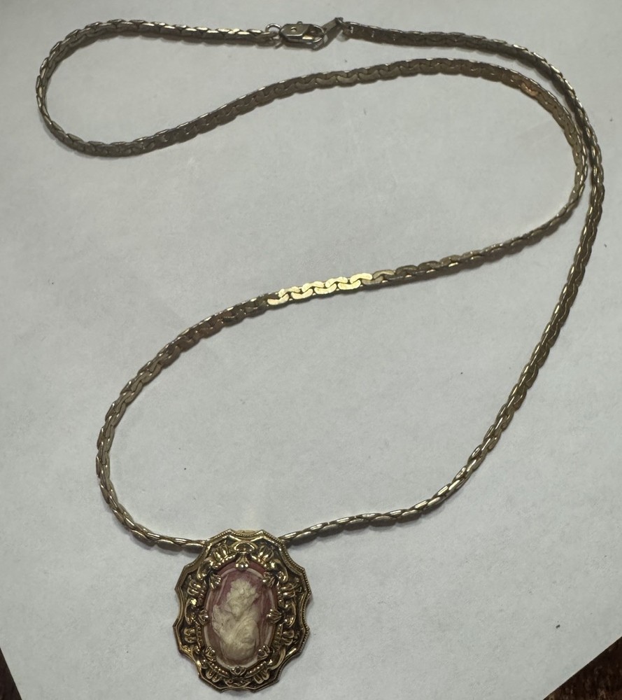 Vintage Gold Tone Cameo Pendant Necklace 23” Long