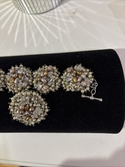VINTAGE CLUSTER FAUX PEARLS & CRYSTALS TOGGLE 7″ STATEMENT BRACELET &2″ PIN SET