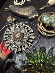 Vintage Jewelry Scrap Lot Repair Craft Harvest Rhinestone Beads Brooches 50+