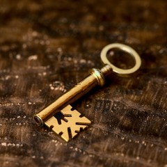 SUPERB CHUNKY ANTIQUE VICTORIAN ENGLISH 15K GOLD KEY TO MY HEART PENDANT c1860