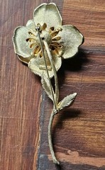 FRANCOIS Signed 4.25″ Brooch Gold Tone Rhinestone Long-Stem Flower Layered Vtg