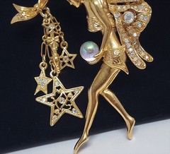 KIRK’S FOLLY Fairy Godmother Brooch Crystal Orb Large Gold Tone Wings Vtg 3-1/2″