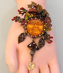 Kirks Folly Seaview Moon Autumn Harvest Mushroom Leaf Crystal Dangle Brooch Pend