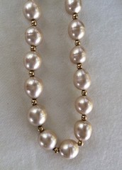 Vintage Metropolitan Museum of Art Faux Lg Pearl Collar Necklace Gold Tone – See