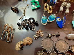 Fabulous vintage earrings 1960’s Lot. ( 108 Pcs )