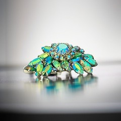 Vintage 1950s Peacock AB Emerald Rhinestone Brooch Silver Tone Marquise Chaton
