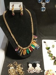 Vintage 2 Modern Costume Jewlery Lot Statement Necklaces Earrings Bracelets Pins