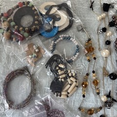Huge Vintage Costume Jewelry Lot. $900+ Retail. Too For Pictures-107 Pieces
