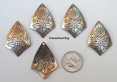 #3514 LARGE ANTIQUED GOLD PENDANT/ER KITE SHAPE W/TOP HANG HOLE – 6 Pc Lot