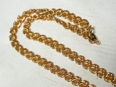 …Vintage TRIFARI…Gold Tone Spiral Links Chain Necklace…18″ Long…