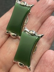 Vintage Pat Pend. Signed Green Thermoset 1.2” Retro Silver Tone Clip Earrings