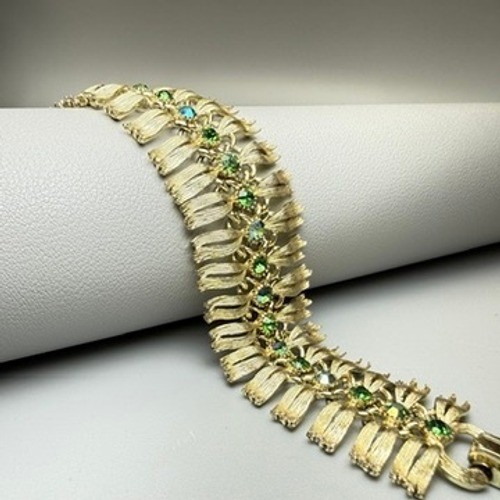 Vintage Lisner Gold Tone Green AB Rhinestone Bracelet 7.5″