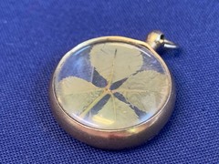 Vtg Encased 4 Leaf Clover Pendant Fob Costume Jewelry Good Luck Charm