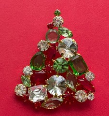 VINTAGE CHRISTMAS TREE PIN BROOCH CZECH GLASS GREEN RED RHINESTONES HTF MCM 55