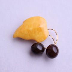 Vintage Butterscotch Amber Fruit Brooch Made in USSR ЯК – NO TARIFF