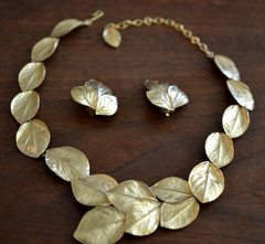 TRIFARI Necklace Clip Earring Set LEAF LEAVES Brush Gold Tone Vintage 19 in. Vtg
