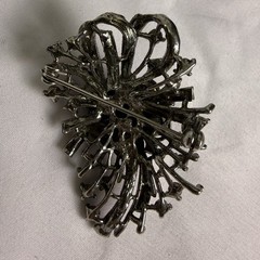 Vintage Pink Red Rhinestone Floral Spray Brooch Pin Japanned Black Tone 2”