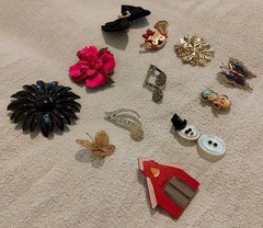 Lot of 12 Vintage Costume Brooches Circa 1960s – 1980s READ