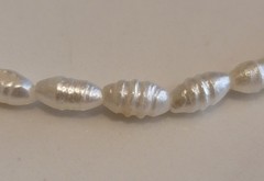 Vintage Faux Rice Pearl Necklace – 22″ Mid Century Summer Strand – Ivory White C