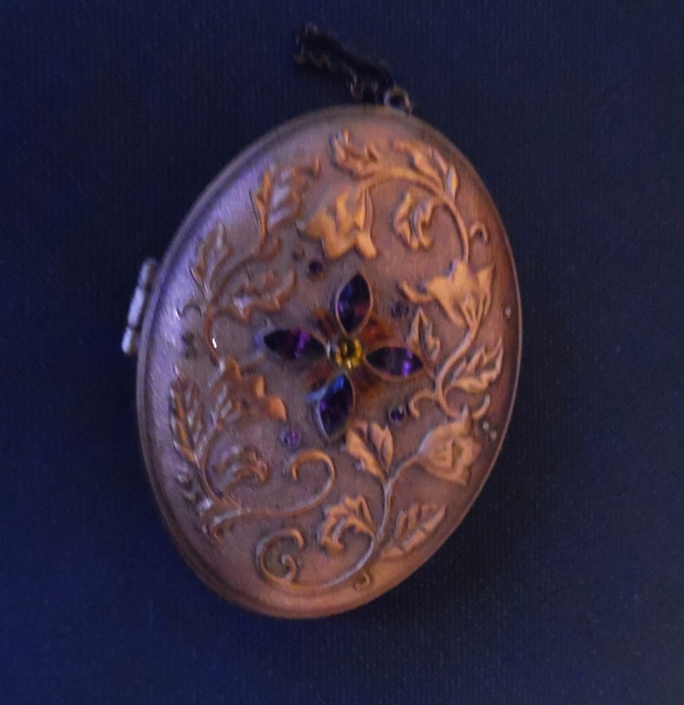 Vintage Large OVAL Floral Photo Locket Pendant/Small Chain/RHINESTONES