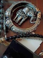 Black/Silver Tone Costume Jewelry Lot Necklaces-Bracelet-Pin-Earrings Mixed…