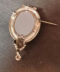 Vintage Gold-Tone AJC Brand “Cat on Lavatory” Mirror Brooch Pin 2″ Pre-Owned
