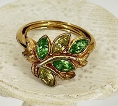 Vintage 1974 Avon Uranium Glass Green Leaf Ring Size 7 Adjustable