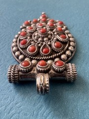 VINTAGE NAVAJO ZUNI ARTIST DONNA BESSELENTE .925 STERLING SILVER CORAL PENDANT