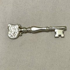 Skeleton Key Towle Sterling Silver Brooch Bar Pin Rampant Lion Signed