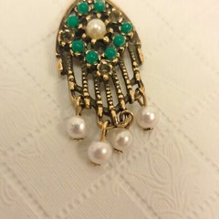 Vtg SARAH COVENTRY Pendant Gold Tone Simulated Emerald & Pearl