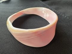 VINTAGE BLUSH PINK CONCH PEARL SHELL CARVED SLICE ASYMMETRICAL BANGLE BRACELET