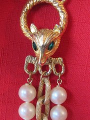 Vtg KJL? Runway Pearl & Gold Chain Necklace Fox Head Clasp Opera Length 48″