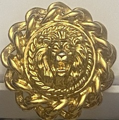 Nice Quality Gold Tone 1.50” VTG Circular Clip-On Earrings Roaring Lion Face EUC