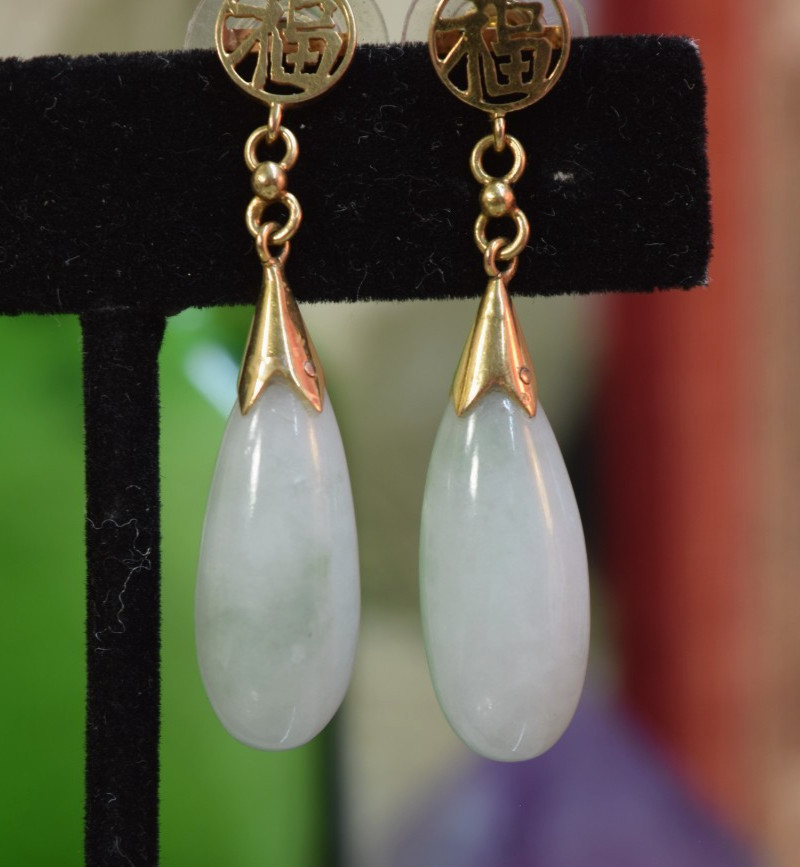 Vintage 14K Gold Teardrop Celadon Jade Dangle Earrings 1 5/8″