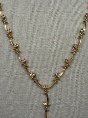 Vintage Avon Extraordinary Briolette Vine Gold Tone Tear Drop Y Dangle Necklace