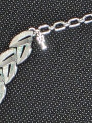 Vintage 1960s Crown Trifari Brushed Silver-Tone Leaf Choker Necklace 15”