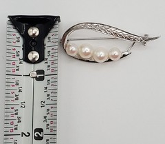 VTG Sterling Silver Brooch 1.75in Leaf Pod 4 Cultured Ivory Pearls MCM 5g Estate