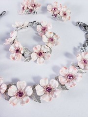 Vintage Lisner Dogwood Thermoset & Rhinestone Necklace, Bracelet and Earring Set