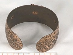 Copper Cuff Bracelet Floral Embossed Quartz Accents 1940s Vintage NOTE