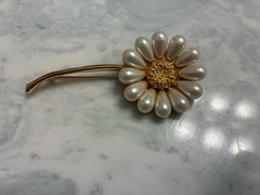Vintage Givenchy RARE White Pearl Daisy Gold Tone Pin Brooch Signed