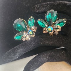 Vintage Emerald Green Glass AB Rhinestone Gold Tone Clip On Earrings Floral