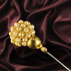 Vintage Hat Stick Pin Gold Tone Faux Seed Pearl Cluster Studded Head 4.25″