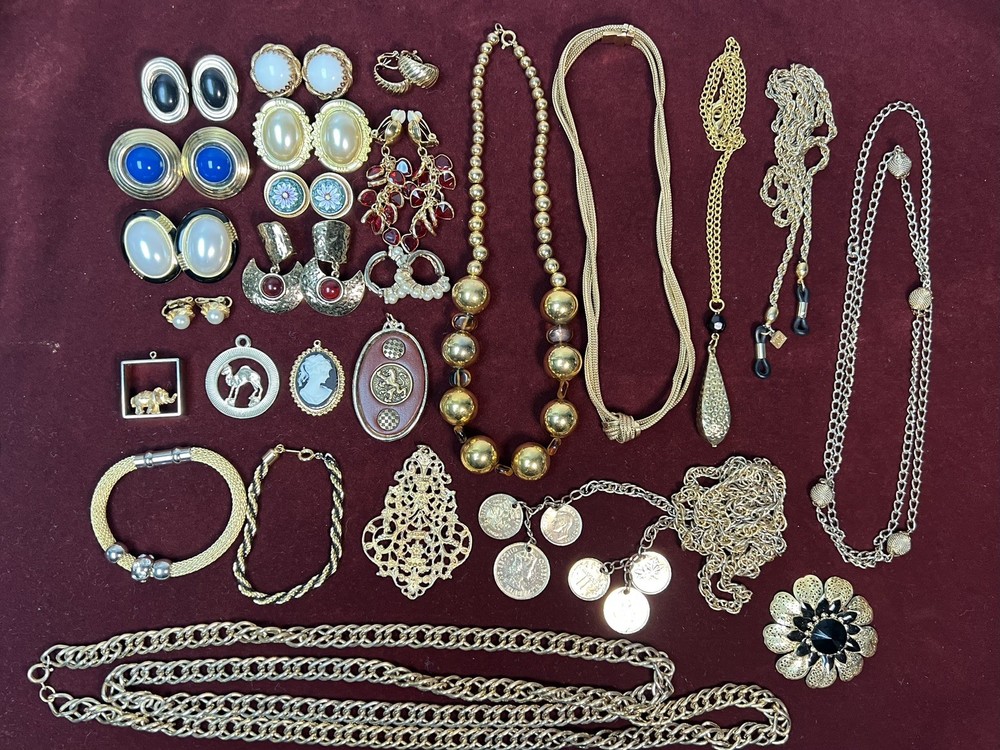 Vintage Gold Tone Jewelry Lot Of 26 Clip On Earrings Necklaces Waist Chain