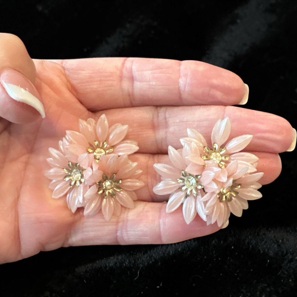 VTG 1950’s Unsigned Coro Pink Multi-Flower Clip Earrings Thermoset Plastic Rhine