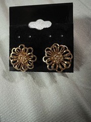 Vintage Trifari Goldtone Flower stud post Earrings