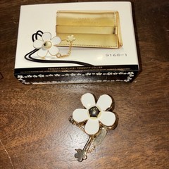Marc Jacobs Daisy SOLID PERFUME 0.75g Women’s Necklace Charm N Pouch