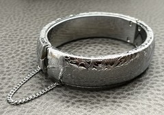 VTG Hinged Bangle Bracelet Floral Silver Tone Engraved Foliage Safety Chain 7”